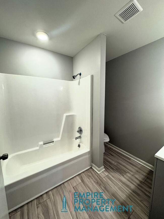 Building Photo - 9006 Mahogany Row SE