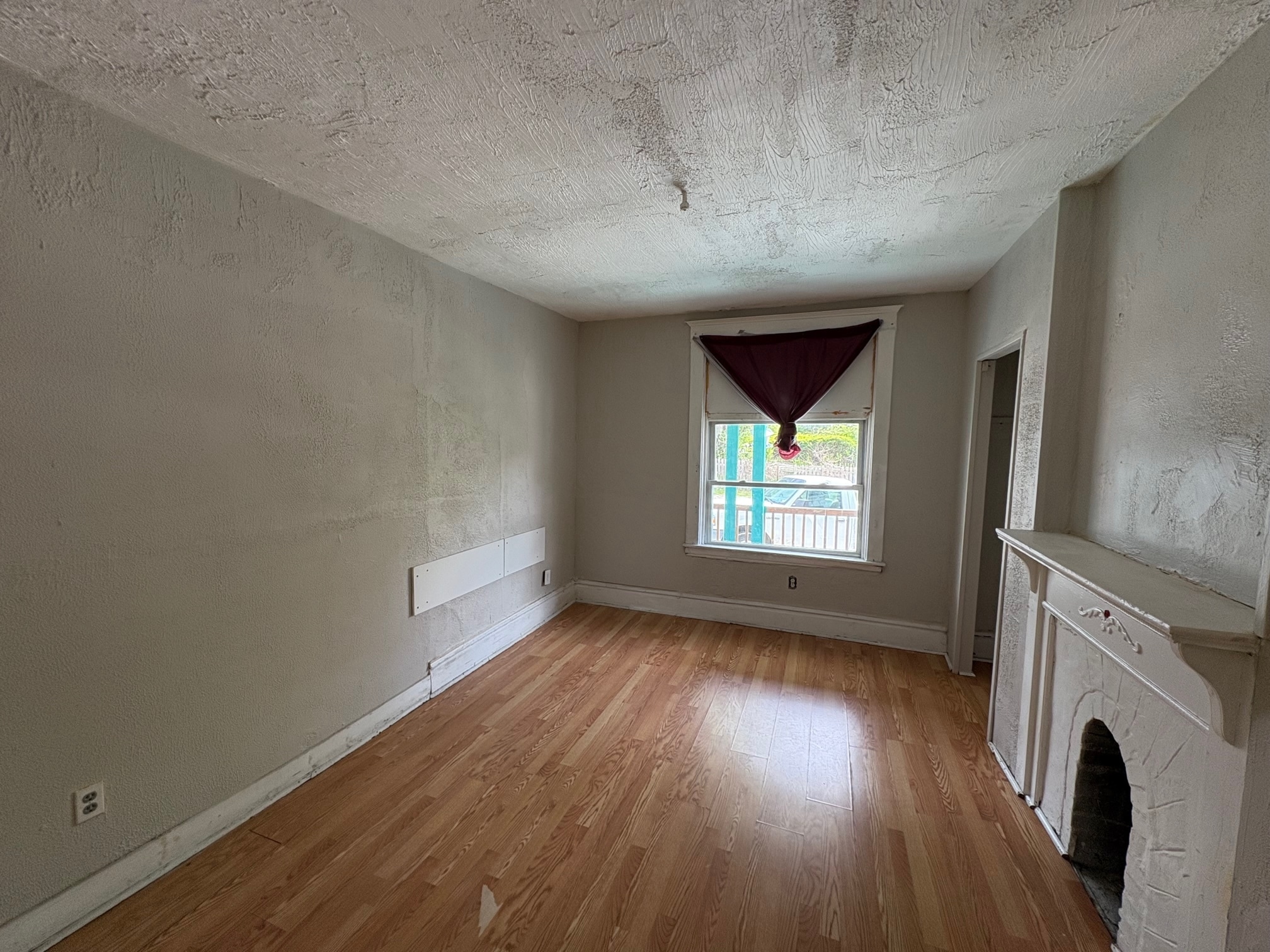 Building Photo - 207 Dunseith St