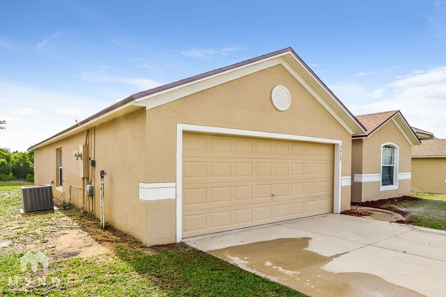 Building Photo - 2425 Merry Rd