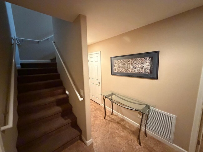 Building Photo - 4132 E Grandview Cir