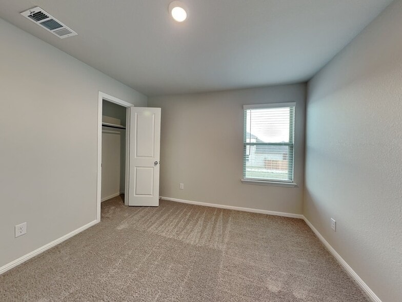 Building Photo - 427 Wydown Dr