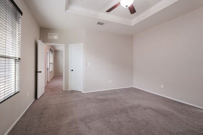 Building Photo - Bright & Spacious Home in Comal ISD