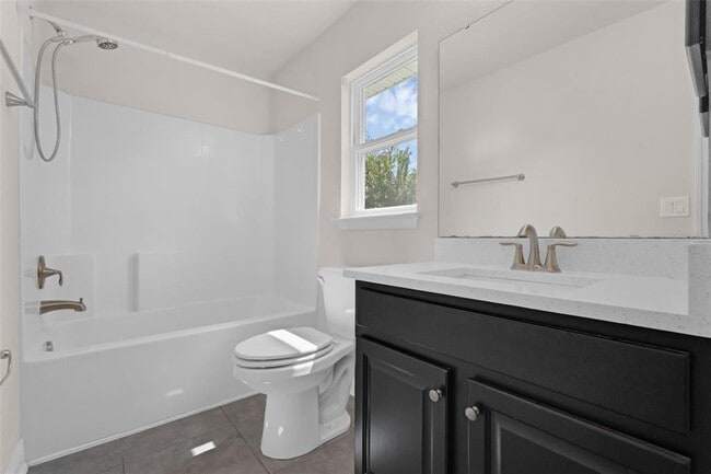 Building Photo - 424 Buchannan Dr