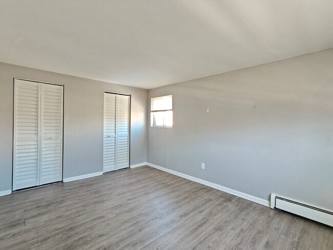 Building Photo - 308 Main St