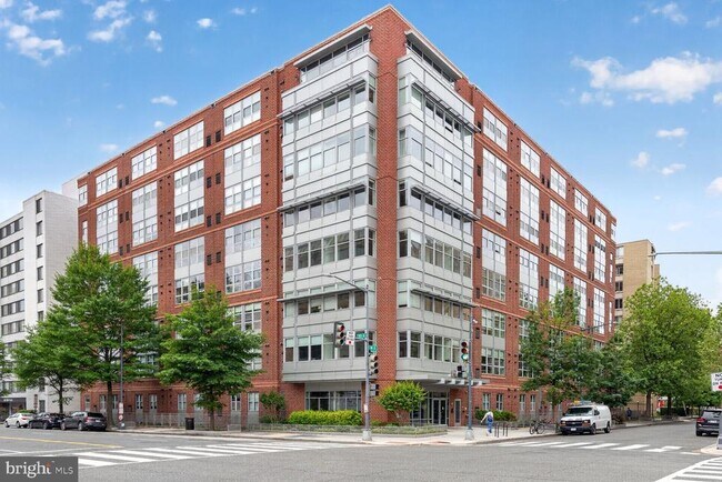 Building Photo - 1300 N St NW