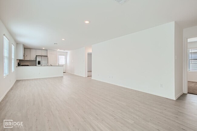 Building Photo - 2408 Lake Hls