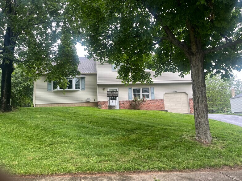 Primary Photo - 2133 Dapple Dr