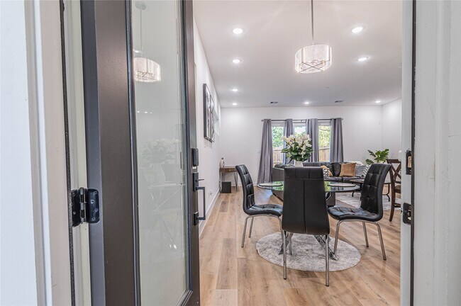 Building Photo - 3507 Ennis St