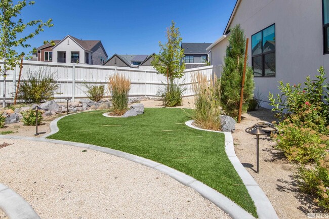 Building Photo - 724 W Pleasant Oak Trl