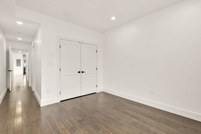 Building Photo - Beautiful 2 Bed/2 Bath in Petworth