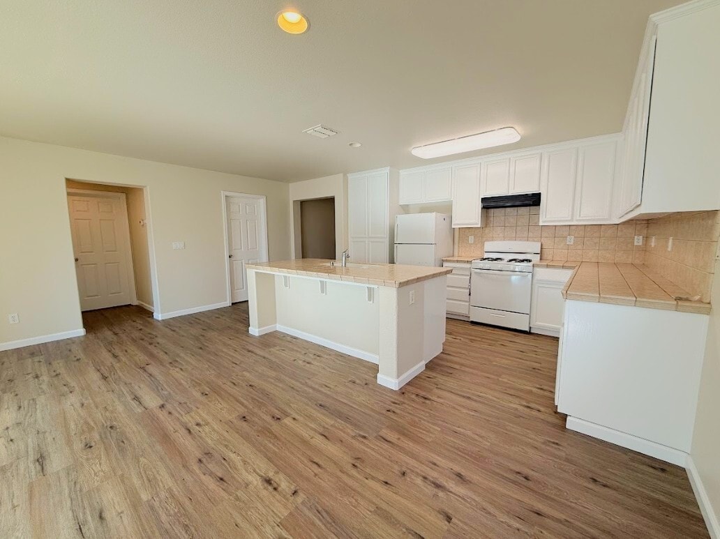 Building Photo - 1330 Riverside Ct