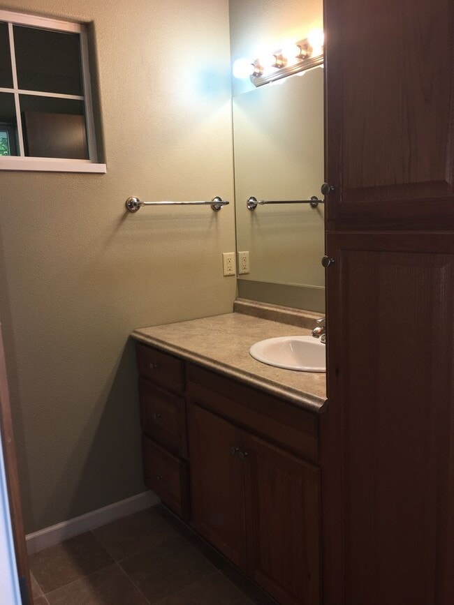 Building Photo - 2781 Spring Blvd