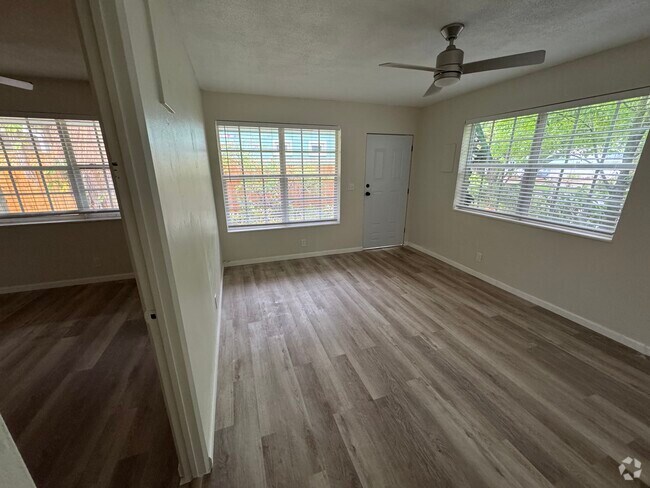 Building Photo - 217 SW 11th Ct