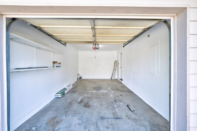 Building Photo - 993