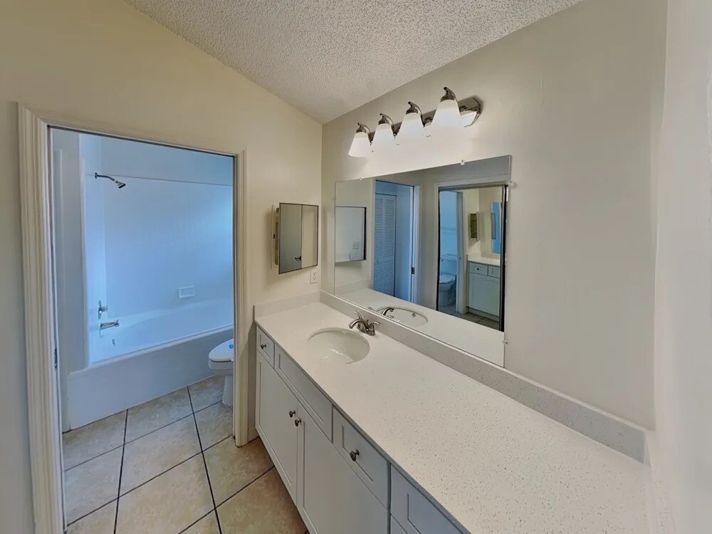 Building Photo - 2539 Chatham Cir