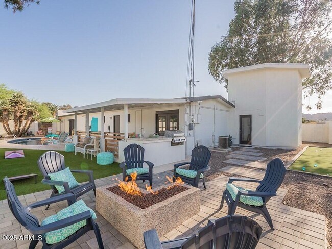 Building Photo - 3302 E Turquoise Ave