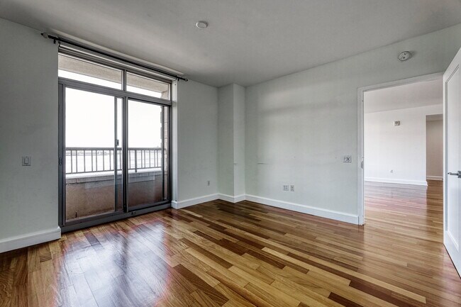 Building Photo - 8100 River Rd