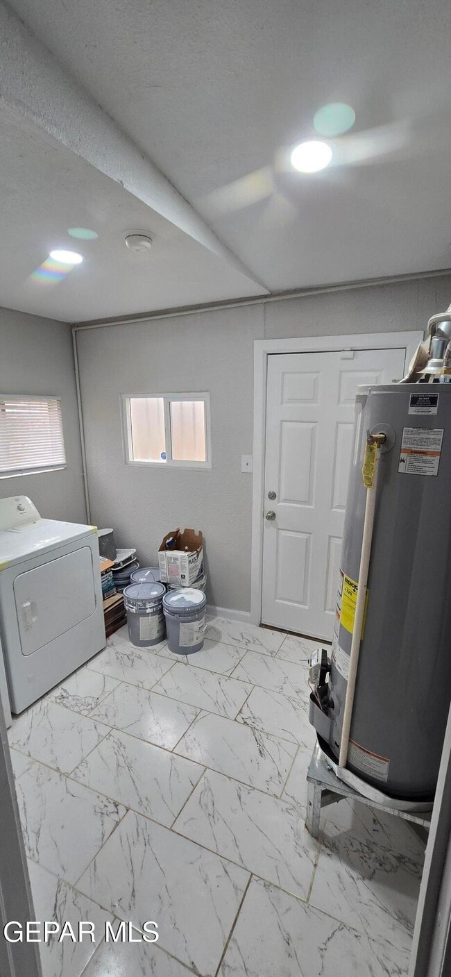 Building Photo - 8828 Kenneth St