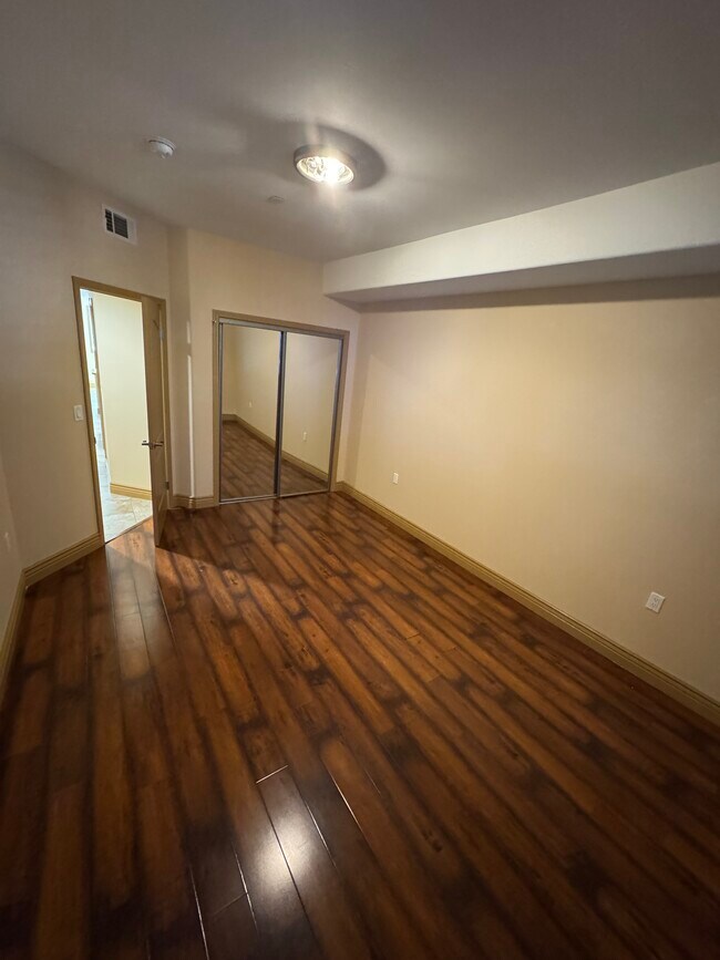 Second Room - 17825 Devonshire St