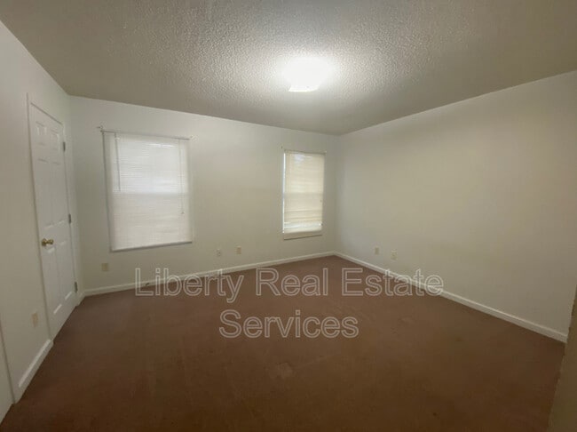 Building Photo - 1100 Pineland Ave