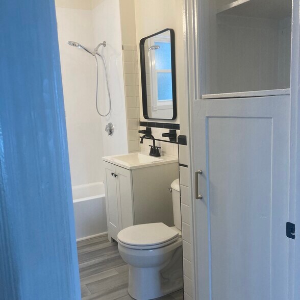 Building Photo - 70 Hedley Ave