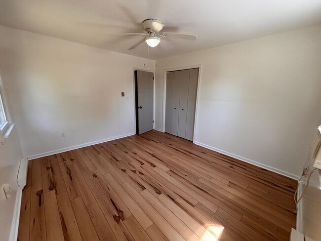 Building Photo - 3765 Longview Dr