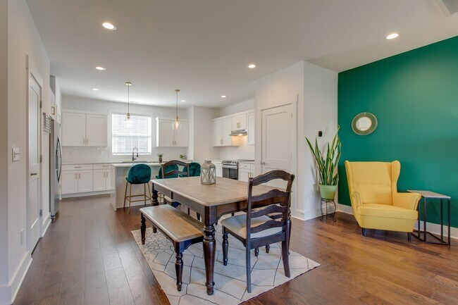 Building Photo - 732 Inspiration Blvd