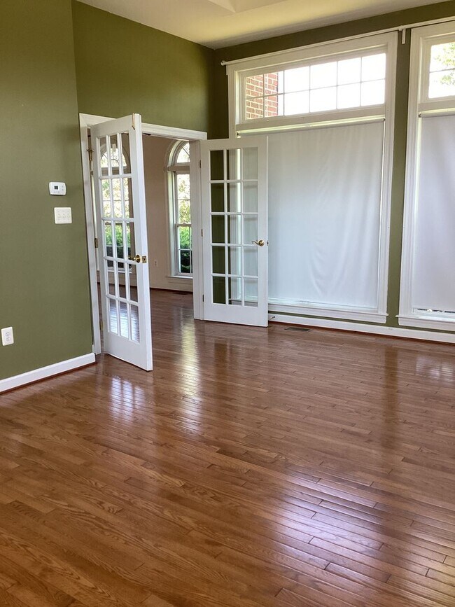 Building Photo - House in Country Club Estates