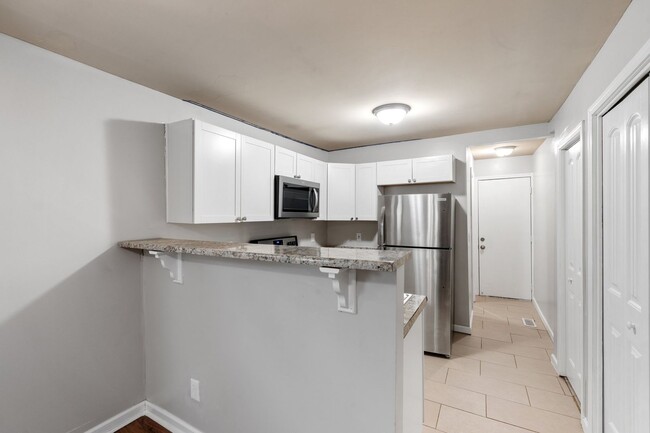 Building Photo - Charming 1 Bedroom, 1 Bath Home Minutes Fr...