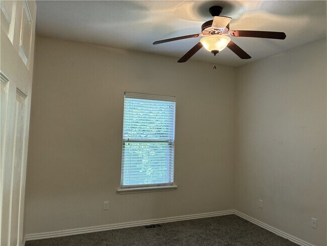 Building Photo - 6 Turvey Ln