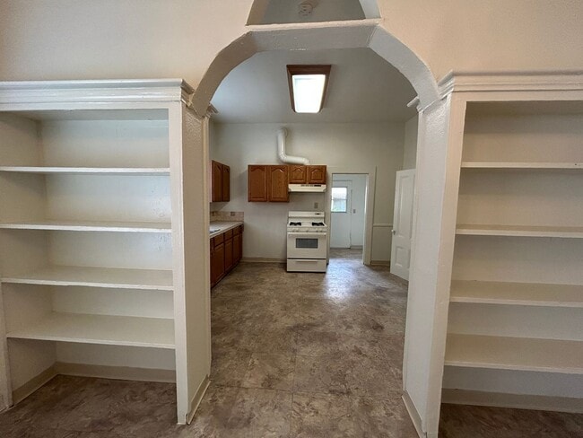 Building Photo - 3 Bedroom 1 Bathroom Single-Story