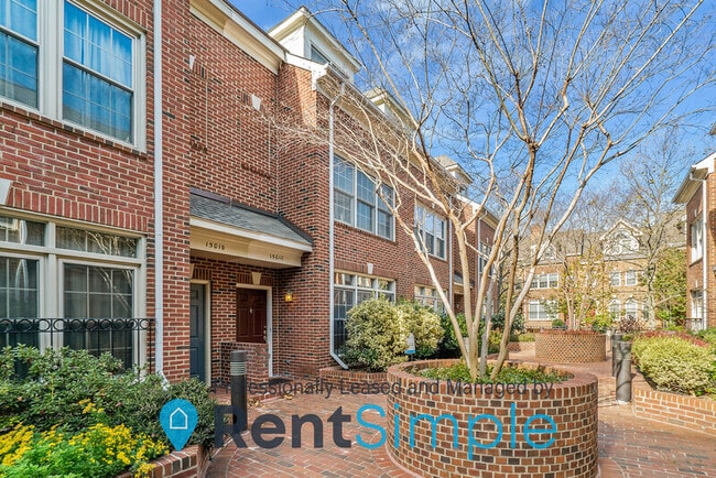 Building Photo - 1501 N Colonial Terrace