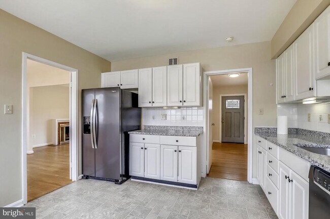 Building Photo - 4503 Traymore St