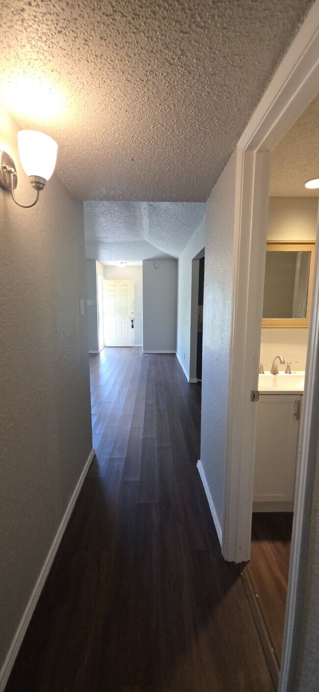 Building Photo - Move In Special of 1/2 OFF 1st Month Rent - Welcome to this beautifully updated duplex!!!
