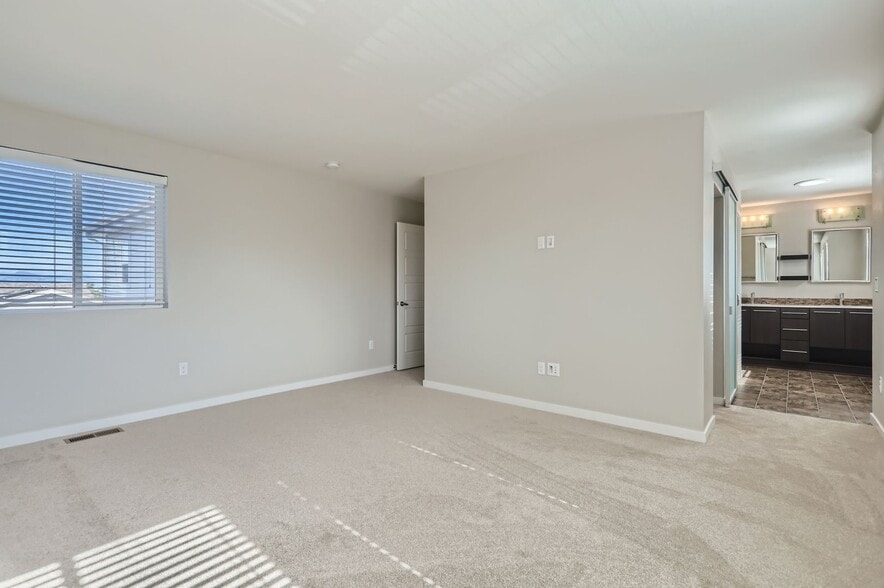 Building Photo - 3344 Cranston Cir