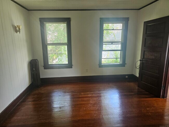 Building Photo - 32 Latham St