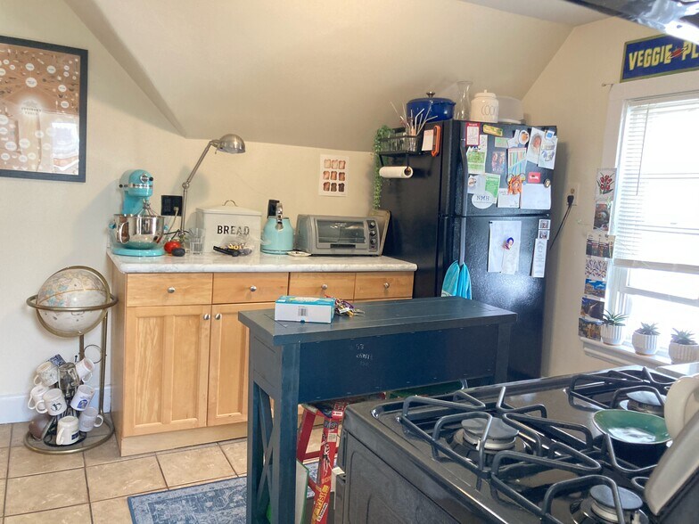 Building Photo - 386 Highland Ave