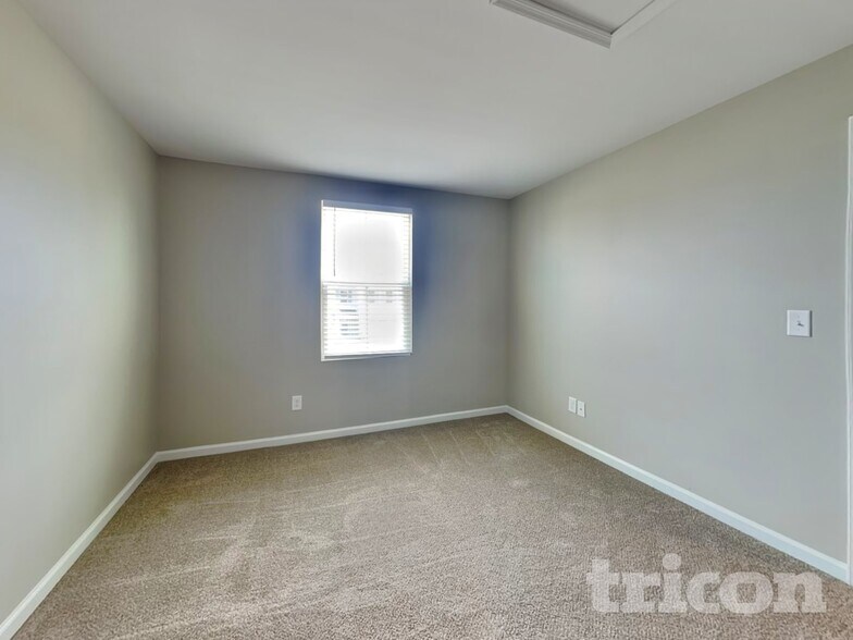 Building Photo - 104 Cavesson Ave