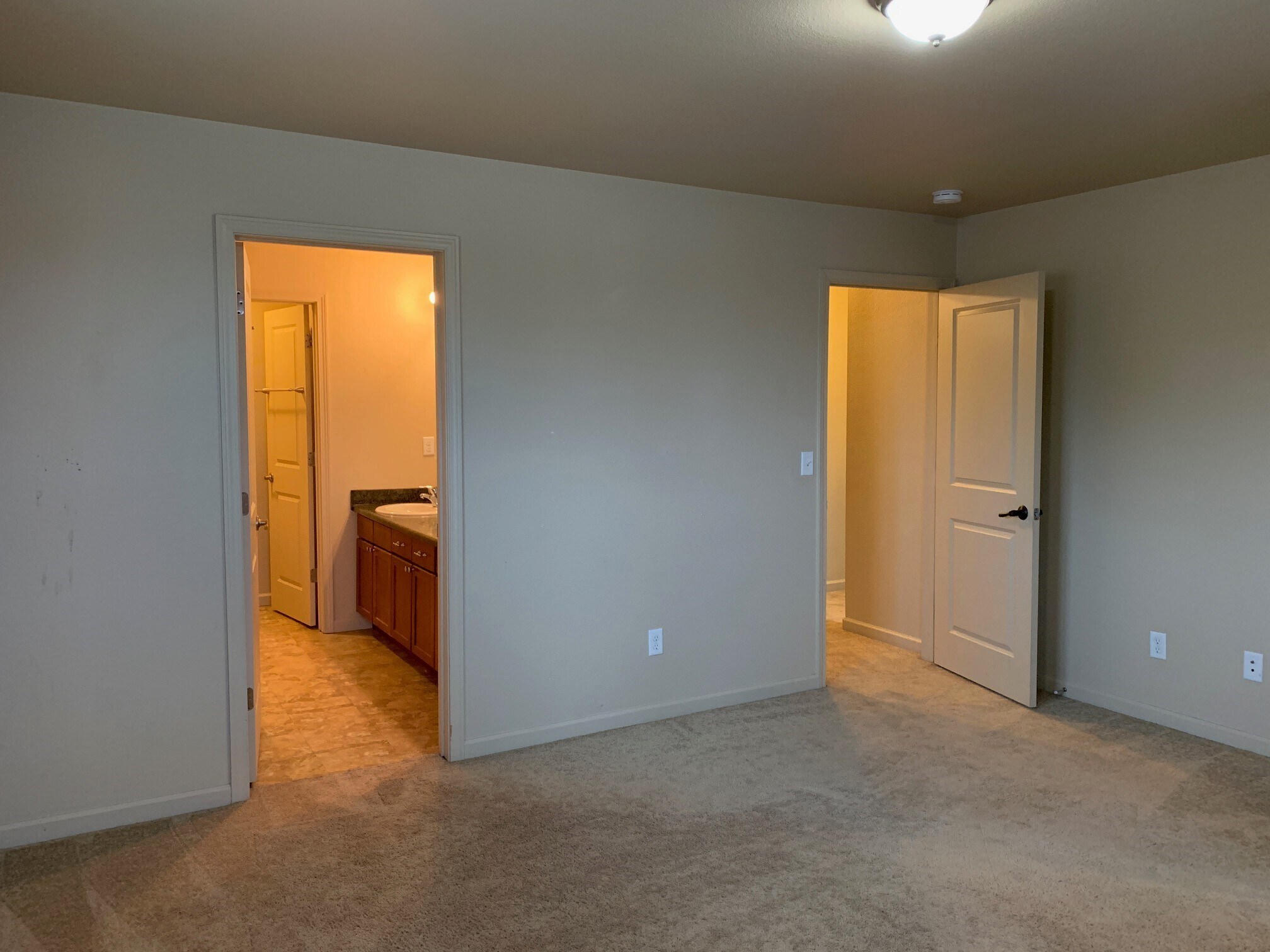 Building Photo - 3025 17th Ave W