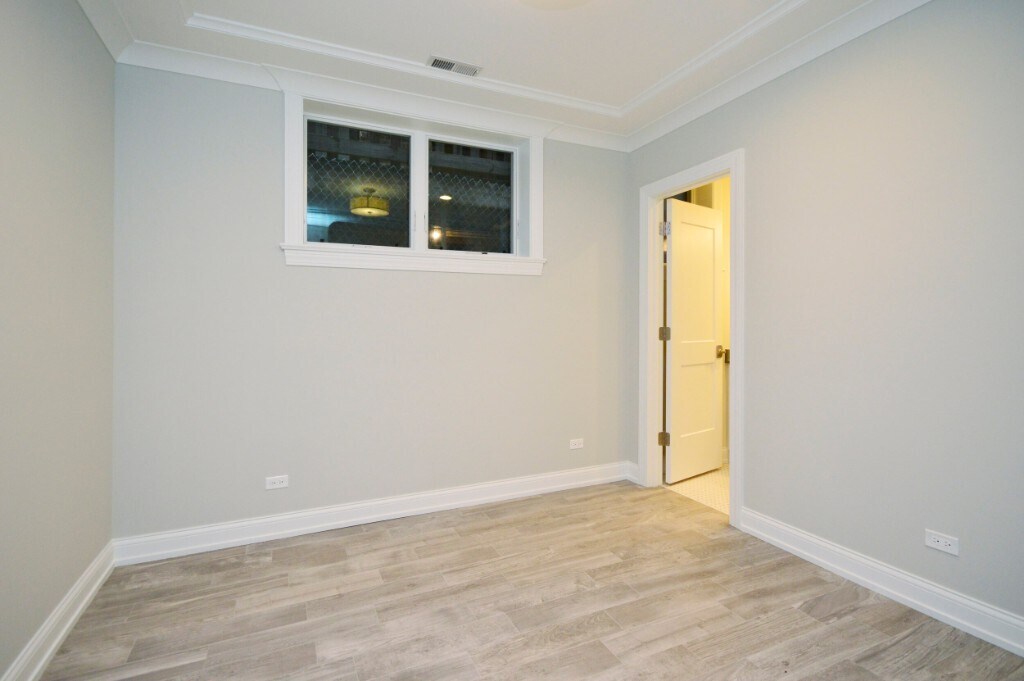 Building Photo - 4727 N Winchester Ave