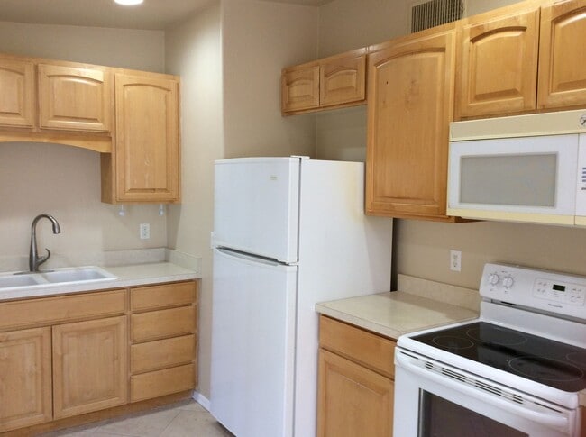 Building Photo - SHORT TERM RENTAL - APRIL - MID JULY