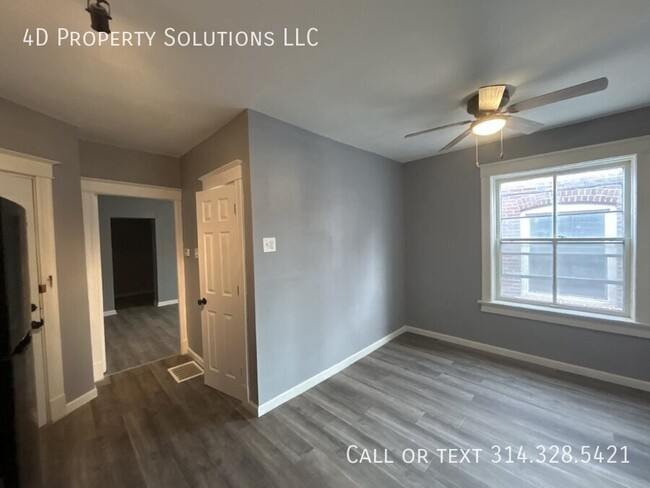 Building Photo - Cozy and Spacious Living in Upstairs Unit ...