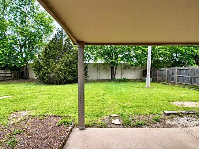 Building Photo - Amazing Quality and Value! Jenks Schools!