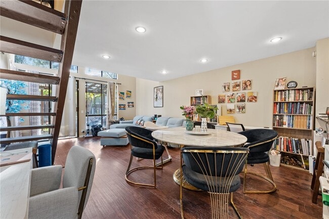 Building Photo - 10614 Shoreline Dr