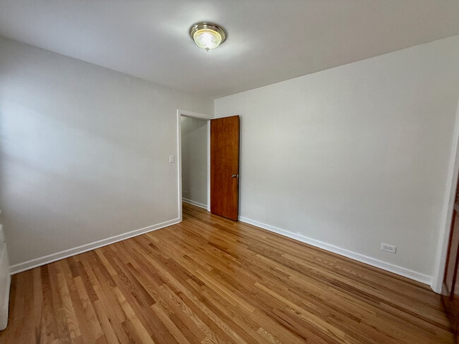Building Photo - 6147 N Meade Ave