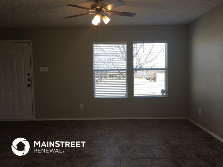 Building Photo - 3563 Saguaro Dr