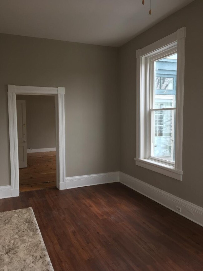 Building Photo - 2341 W McMicken Ave