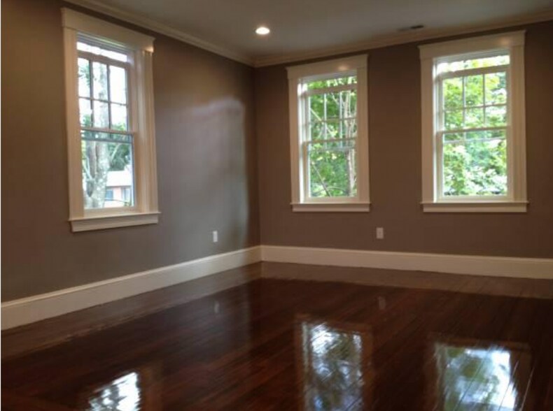 Building Photo - 384 Langley Rd