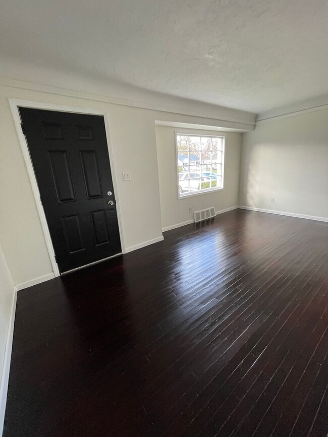 Building Photo - Newly Renovated 4-Bedroom Ranch with Basem...