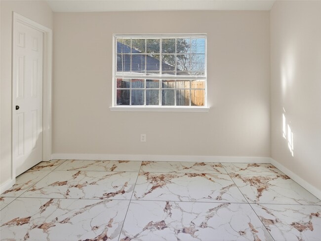 Building Photo - 4418 W Thunderwood Cir